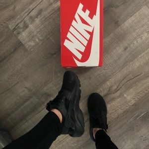 Nike Huaraches 5.5 Y